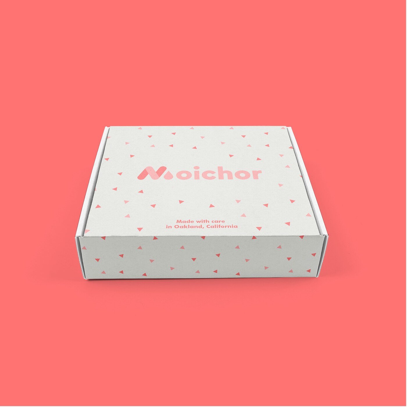 Diseno de packaging de la caja de muestras de diagnostico aviar Moichor por Eva Hilla Studio