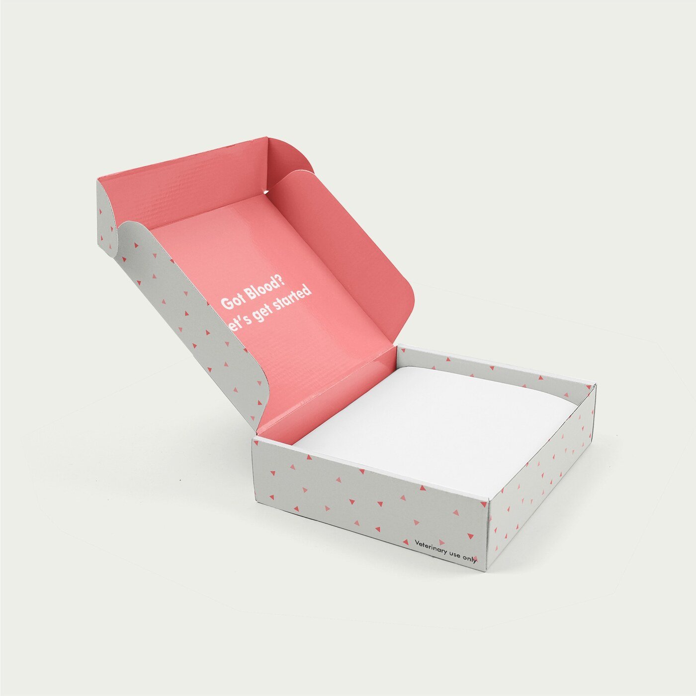 Diseno de packaging de la caja de muestras de diagnostico aviar Moichor por Eva Hilla Studio